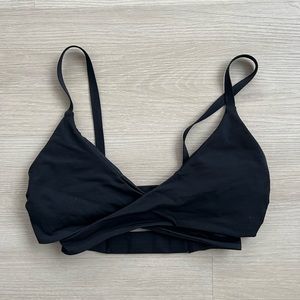 Lululemon lean in sports bra size 4 black